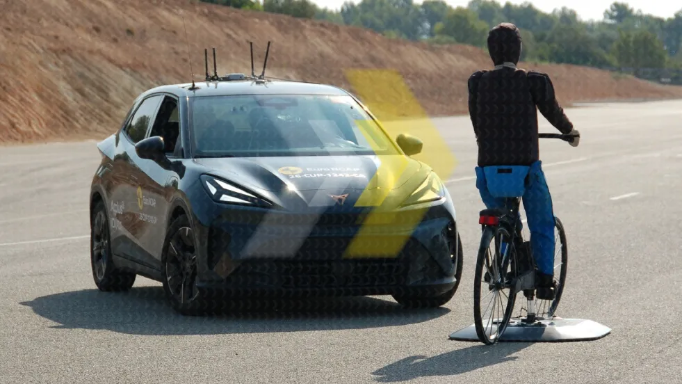 CUPRA Raval při testu ochrany cyklisty Euro NCAP | zdroj: euroncap.com