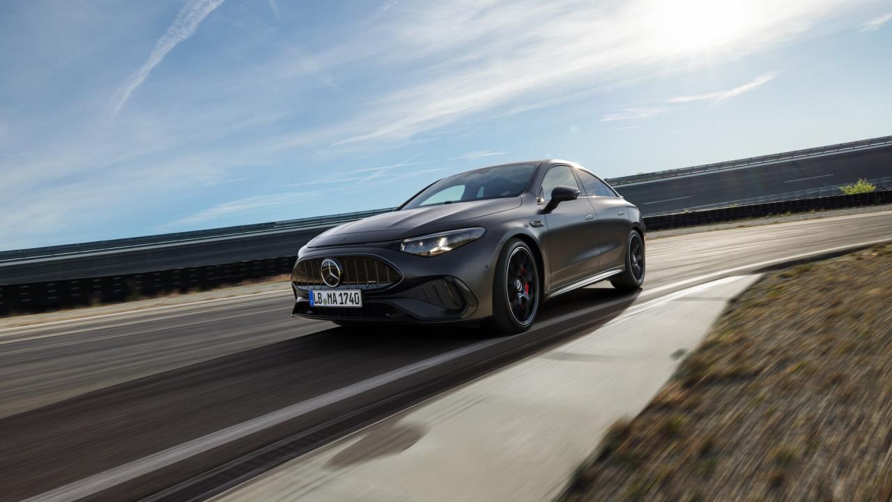 Mercedes-AMG CLA 45 4MATIC+ v jízdě na okruhu