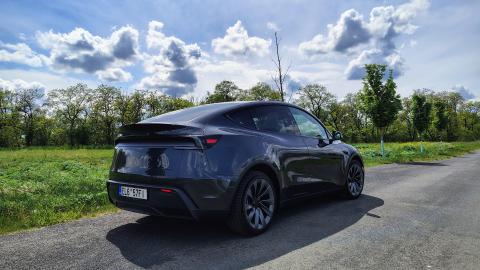 Tesla Model Y Premium AWD Long Range 7místný