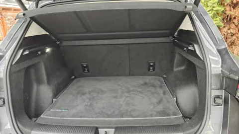 Elektromobil MGS5 - zavazadlový prostor