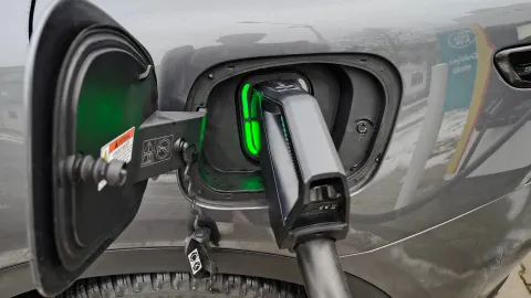 Elektromobil MGS5 - nabíjecí konektor je osvětlen