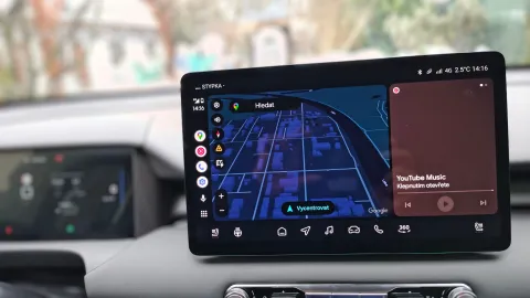 Elektromobil MGS5 interiér