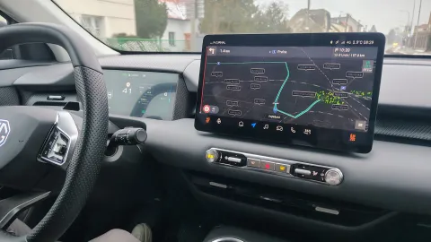 Elektromobil MGS5 interiér