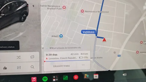 Tesla Model Y Premium AWD – navigace s plánováním trasy