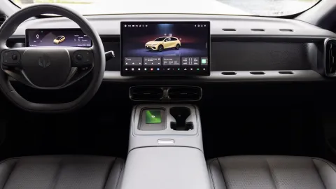 Leapmotor B05 interiér — zdroj:  Leapmotor