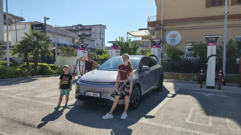 Jsme skoro na místě, poslední nabíjení u IONITY