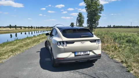 Ford Mustang Mach-E Extended Range RWD — zadní část vozu | zdroj: redakční test EVMagazin