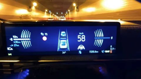 Interiér Fordu Mustang Mach-E s digitální palubkou