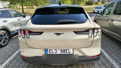 Zadní část Fordu Mustang Mach-E Premium