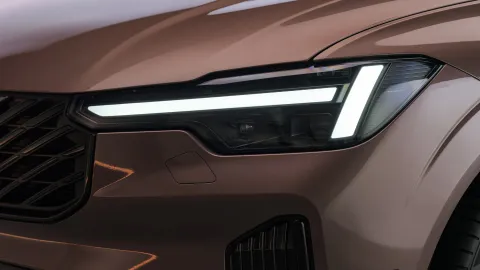 Detail světlometu Matrix LED ve tvaru Thorova kladiva na novém Volvo XC60 | zdroj: volvocars.com