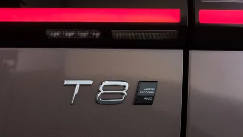 Označení T8 Long Range AWD na zádi nového Volvo XC60 | zdroj: volvocars.com