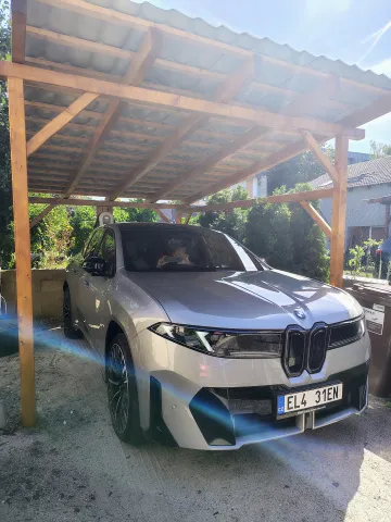 BMW iX3, tříčtvrteční pohled na slunci