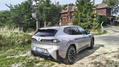 BMW iX3, zadní tříčtvrteční pohled