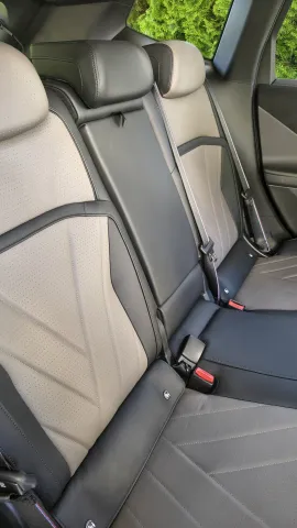 Detail zadních sedadel BMW iX3