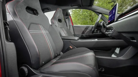 Sportovní sedadla v interiéru vozu Volkswagen ID.3 GTI | zdroj: volkswagen-newsroom.com