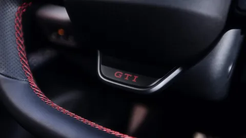 Tlačítko GTI na volantu vozu Volkswagen ID.3 GTI | zdroj: volkswagen-newsroom.com