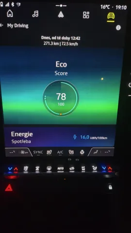 Mitsubishi Eclipse Cross EV — palubní počítač po 271,3 km se spotřebou 16,0 kWh/100 km