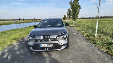 Mitsubishi Eclipse Cross EV — čelní pohled