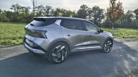 Mitsubishi Eclipse Cross EV — boční a zadní profil