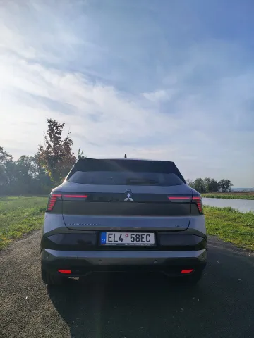 Mitsubishi Eclipse Cross EV — pohled zezadu