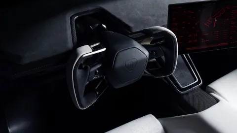 Detail kokpitu Tesly Roadster s rozhraním Track Mode zobrazujícím tlak 5 500 PSI v tryskách (Foto: Tesla)