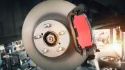 Náhled článku Konec brzdové kapaliny. První auto, které brzdí jen „po drátech“, jde do prodeje. Je to bezpečné?