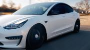 Náhled článku Proč Čína zakázala skryté kliky dveří? Tesla a 60 % elektromobilů musí změnit design