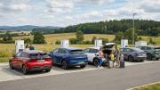 Náhled článku Velké rodinné elektromobily s třemi řadami sedadel: které modely lze koupit v Česku a za kolik?