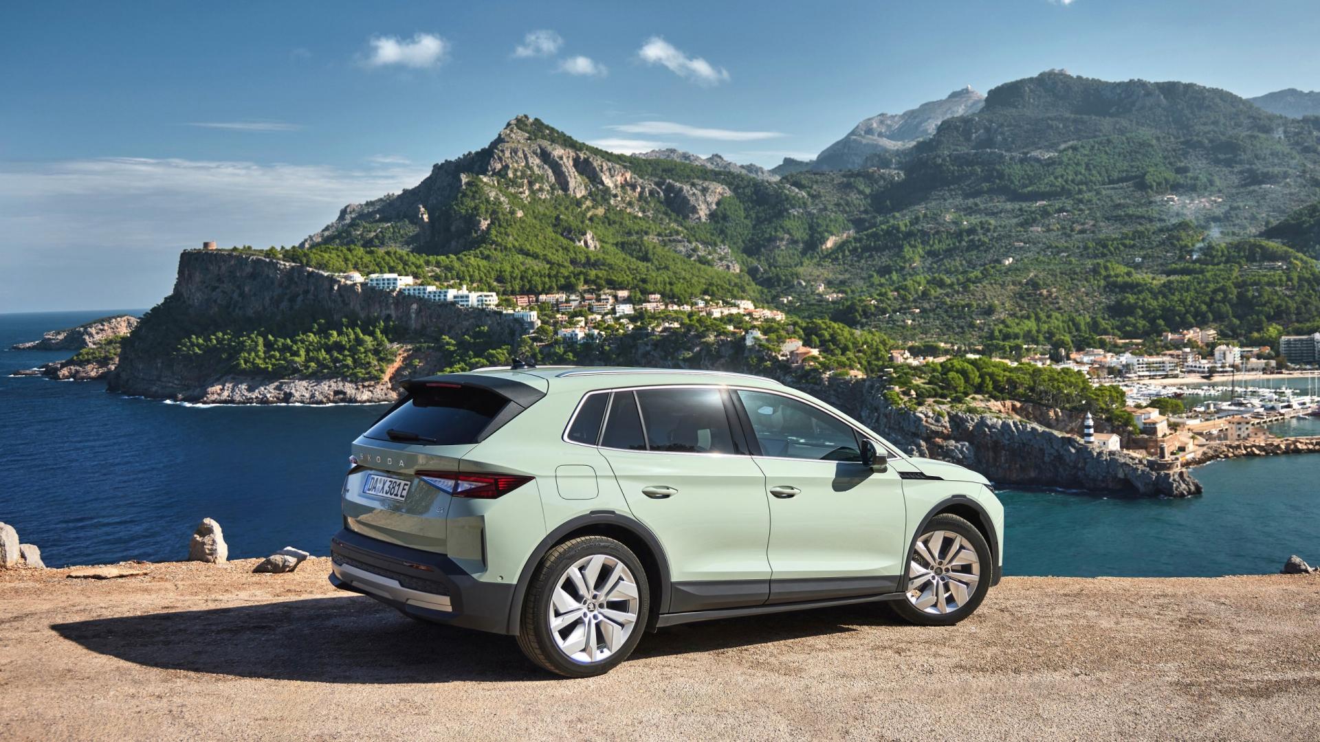 Škoda Elroq — zadní tříčtvrteční záběr na vyhlídce | zdroj: skoda-storyboard.com