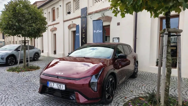 Kia EV4