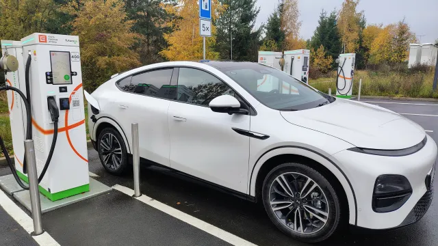 XPENG nabíjení na 400 kW stanici ČEZ