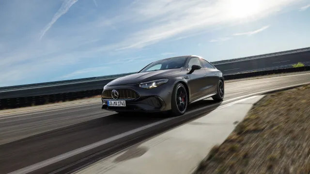 Mercedes-AMG CLA 45 4MATIC+ v jízdě na okruhu