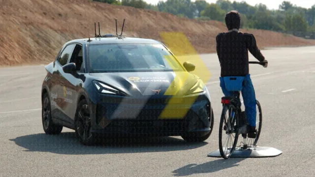 CUPRA Raval při testu ochrany cyklisty Euro NCAP | zdroj: euroncap.com