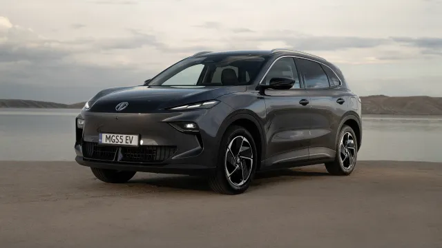 MG S5 EV — přední tříčtvrteční záběr | zdroj: mgmotor-czech.cz