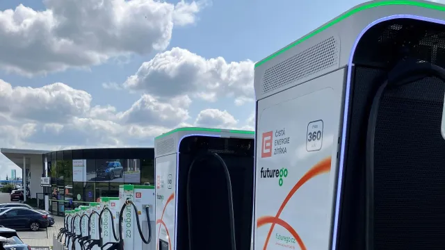Ultrarychlý dobíjecí hub ČEZ futurego se stojany o výkonu až 360 kW (Foto: Skupina ČEZ)