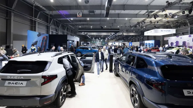 Veletrh čisté mobility e-SALON v PVA EXPO PRAHA v Letňanech – výstavní hala a expozice vozů. Foto: ABF / e-SALON