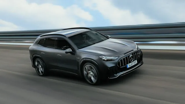 Mercedes-Benz GT SUV při jízdě, přední třičtvrtě pohled. Foto: Mercedes-Benz